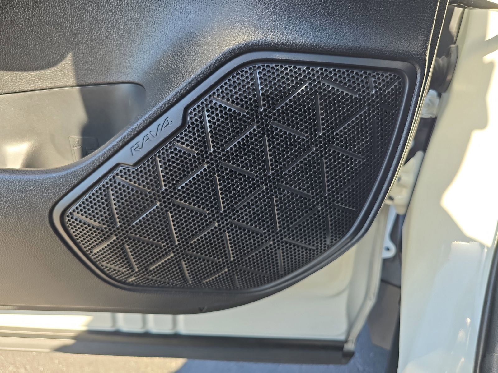 Used 2020 Toyota RAV4 LE w/ Carpet Mat Package image 14