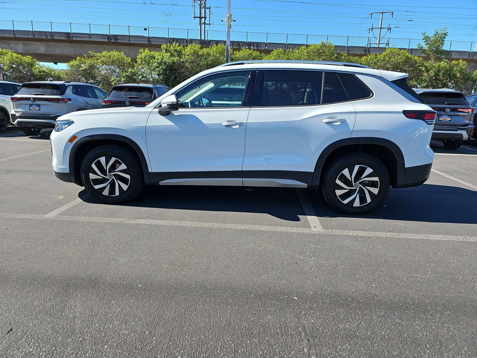 Used 2025 Volkswagen Tiguan S image 8