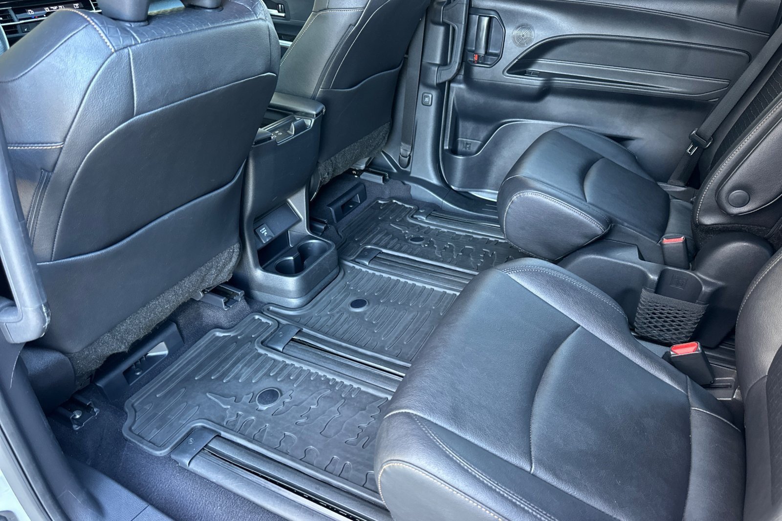Certified 2025 Toyota Sienna XLE Woodland Edition AWD/4WD image 11