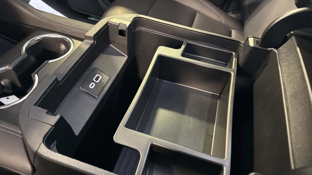 Used 2024 Chevrolet Suburban Z71 w/ Luxury Package image 34