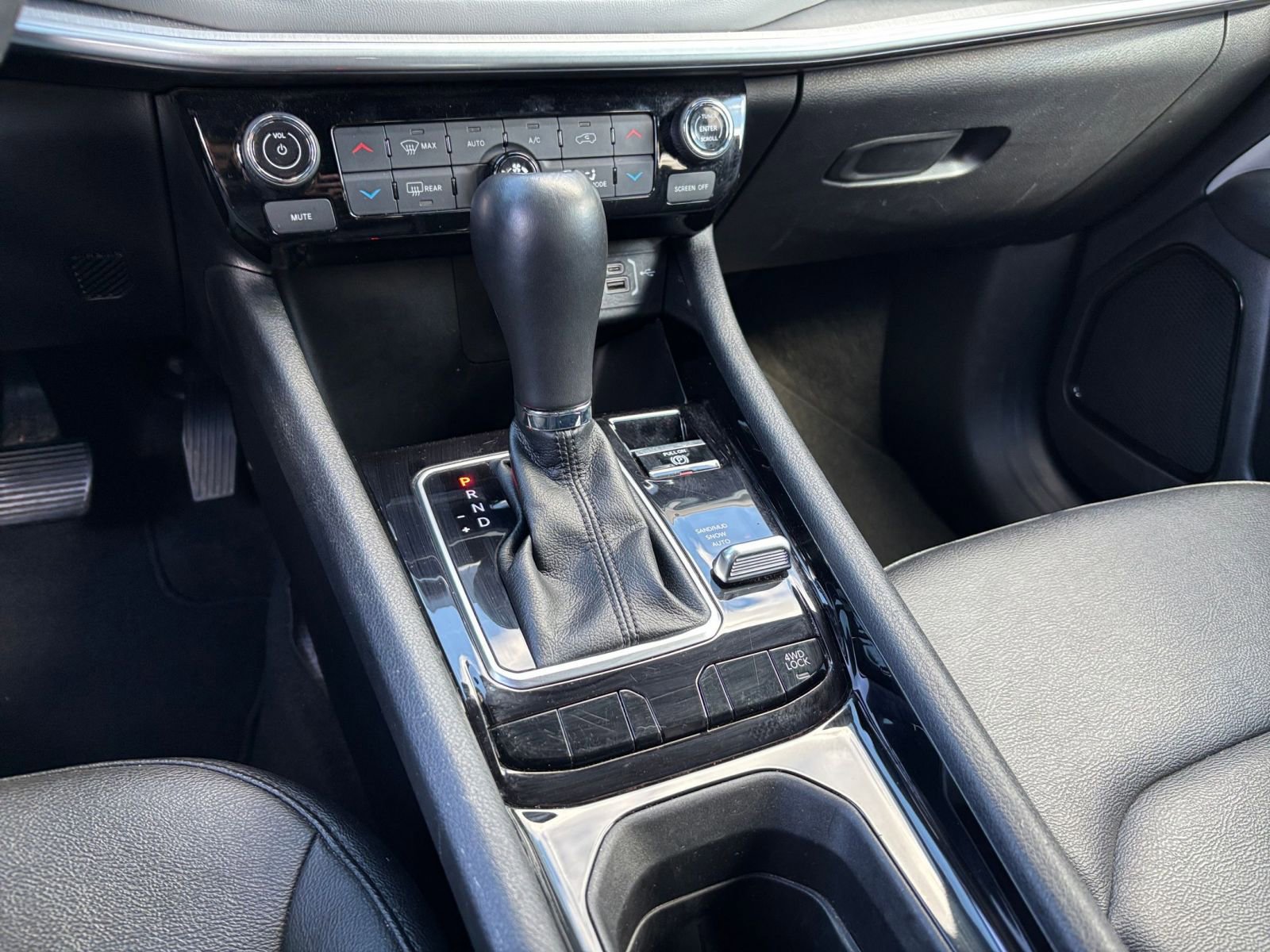 Used 2025 Jeep Compass Limited image 42