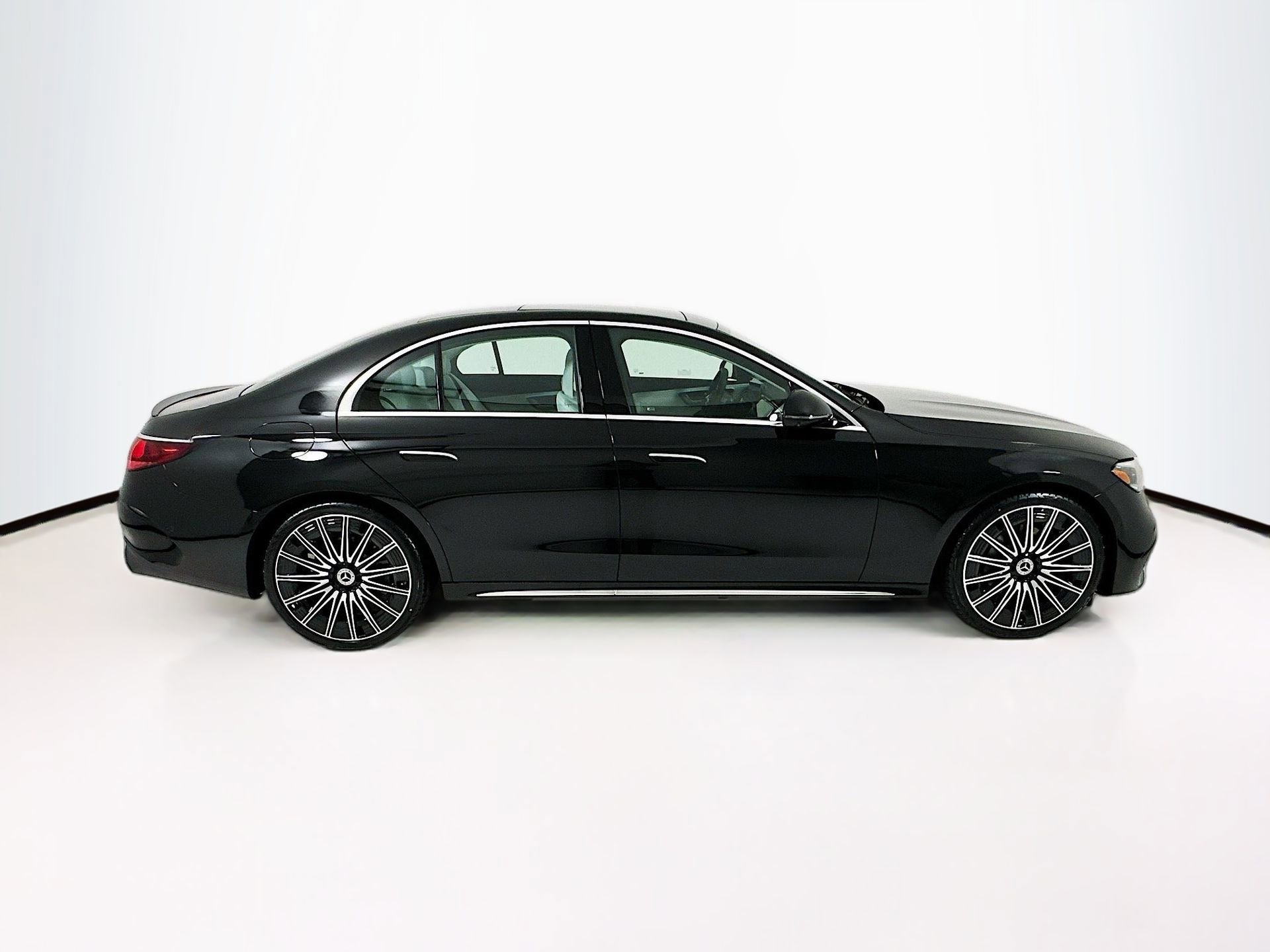 New 2026 Mercedes-Benz E 350 4MATIC Sedan image 9