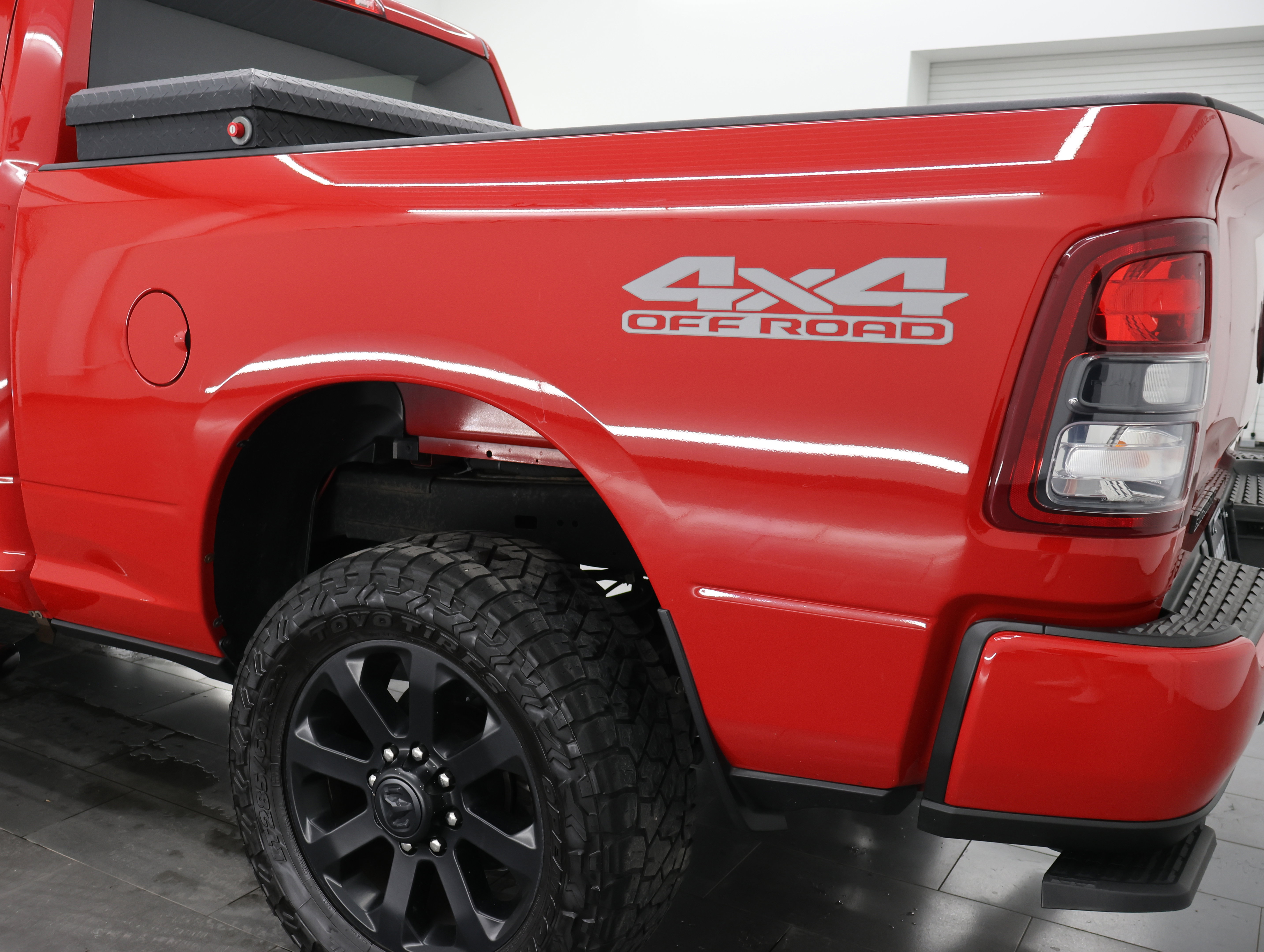 Used 2021 RAM 2500 Big Horn w/ Night Edition AWD/4WD image 31