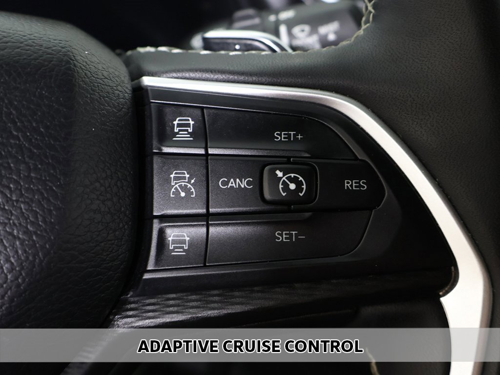 Used 2024 Jeep Grand Cherokee Altitude image 3