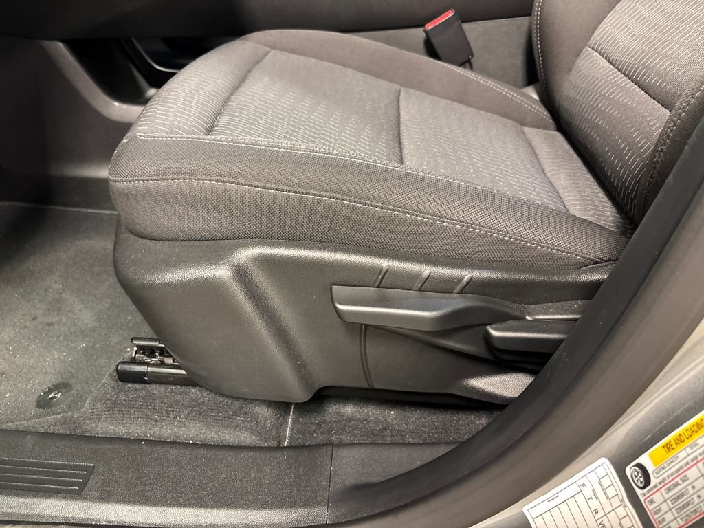 Used 2026 Chevrolet Equinox LT FWD image 24