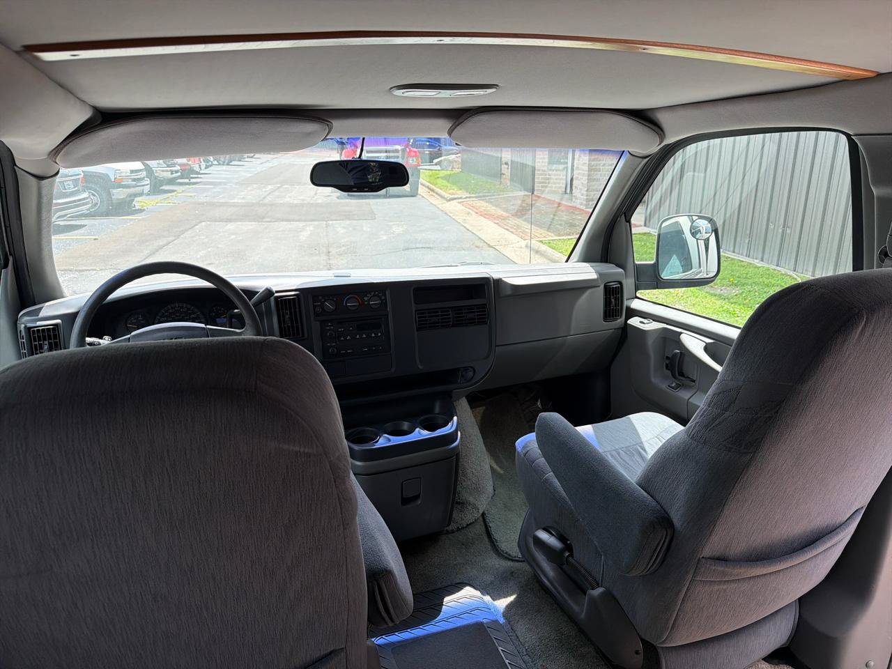 Used 2003 GMC Savana 1500 w/ Preferred Equipment Group 3 RWD image 34