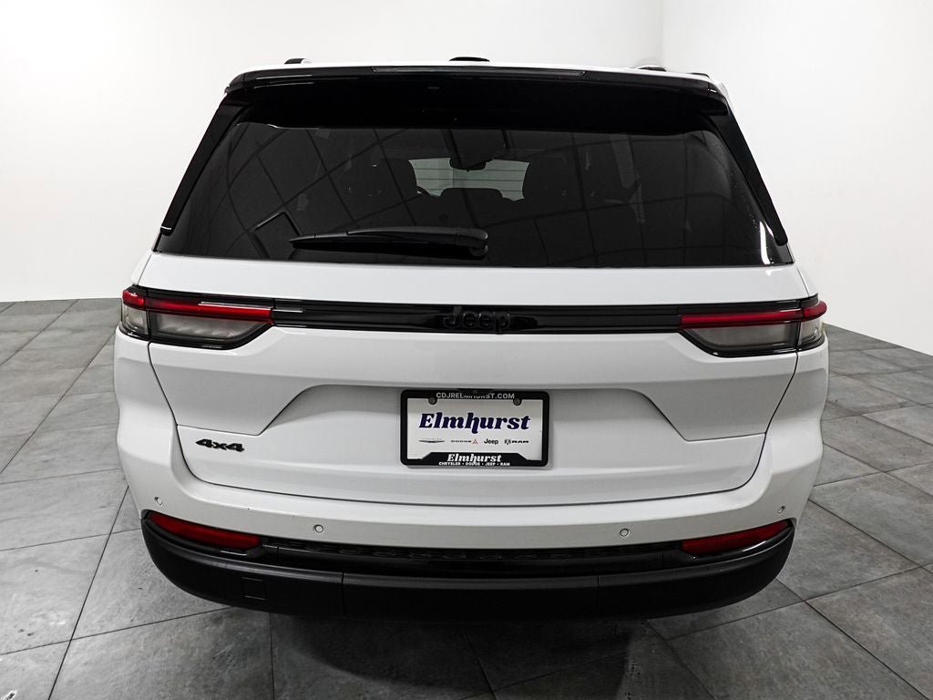 Used 2022 Jeep Grand Cherokee Altitude AWD/4WD image 5