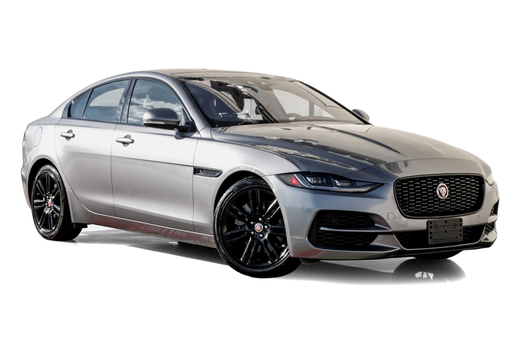 Used 2020 Jaguar XE S image 6
