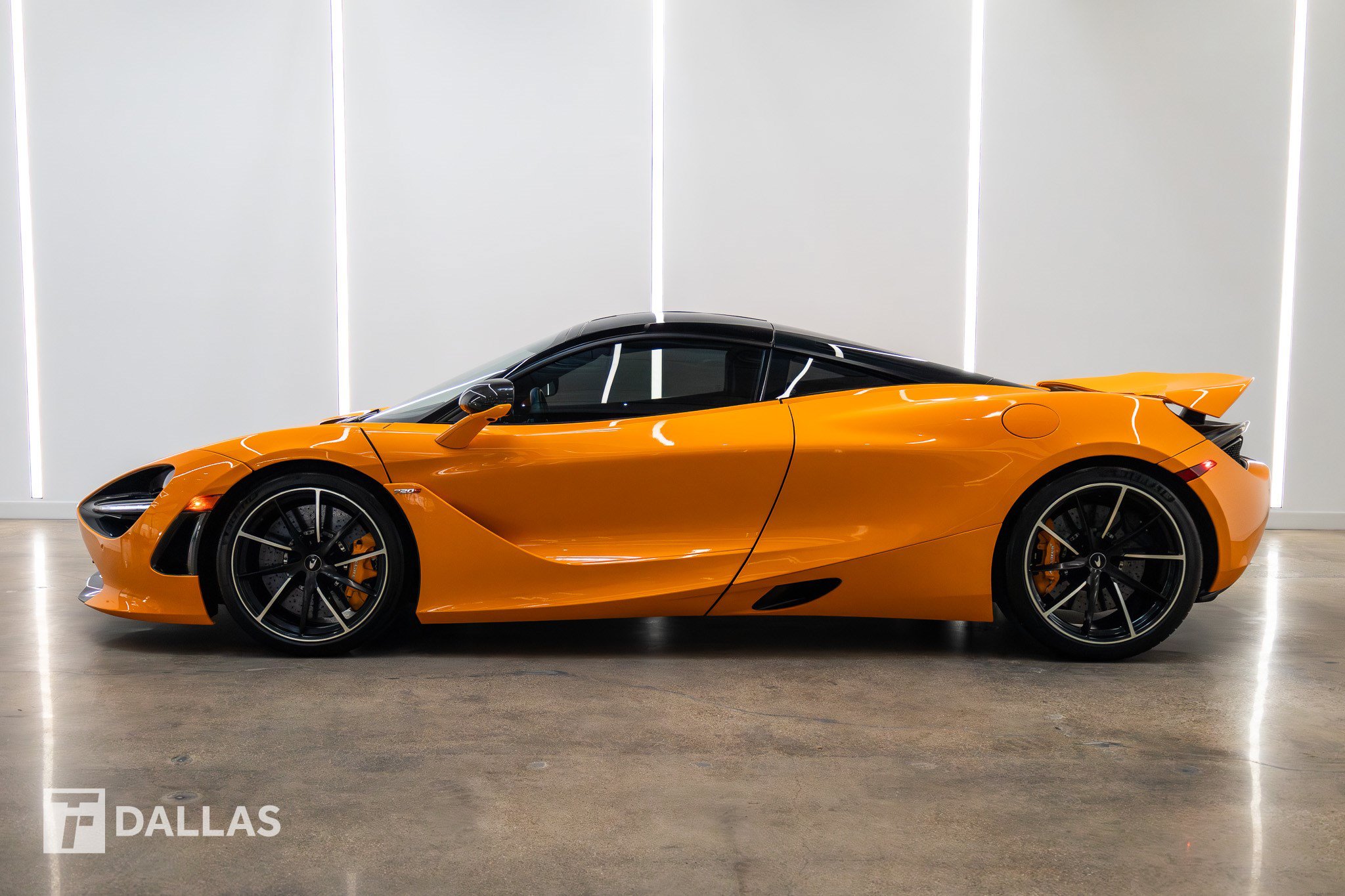 Used 2019 McLaren 720S RWD image 5