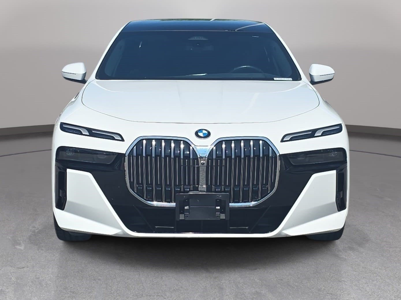 Used 2025 BMW 740i xDrive AWD/4WD image 2