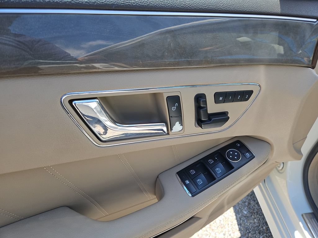 Used 2010 Mercedes-Benz E 350 4MATIC Sedan image 19