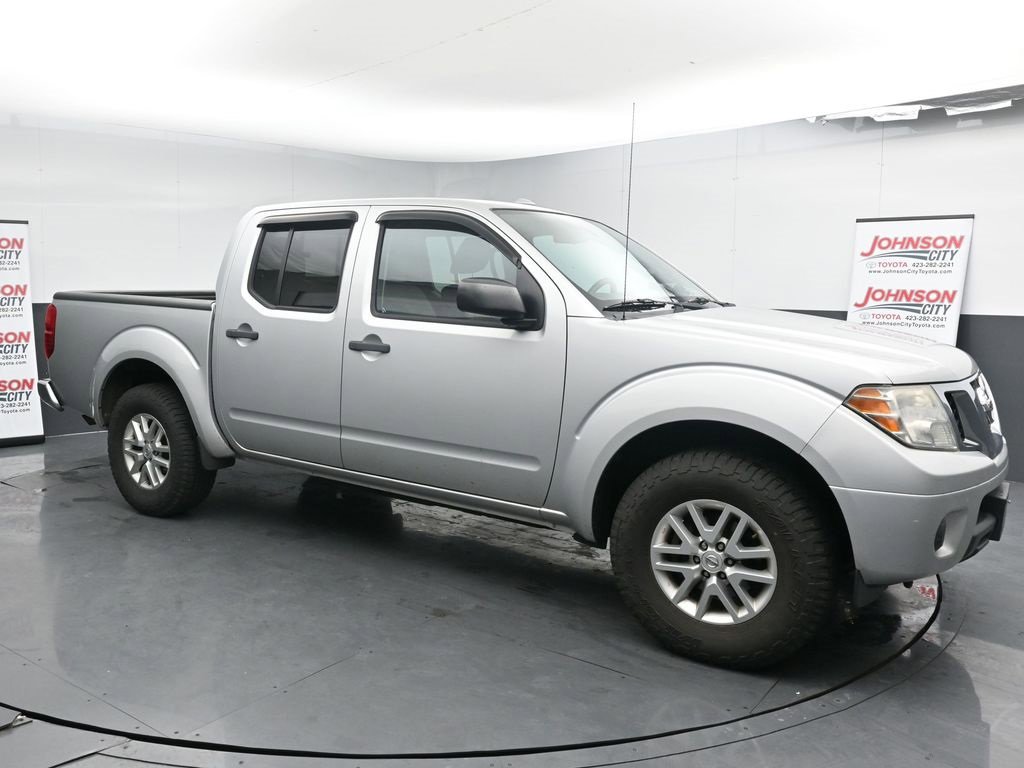 Used 2017 Nissan Frontier SV image 2