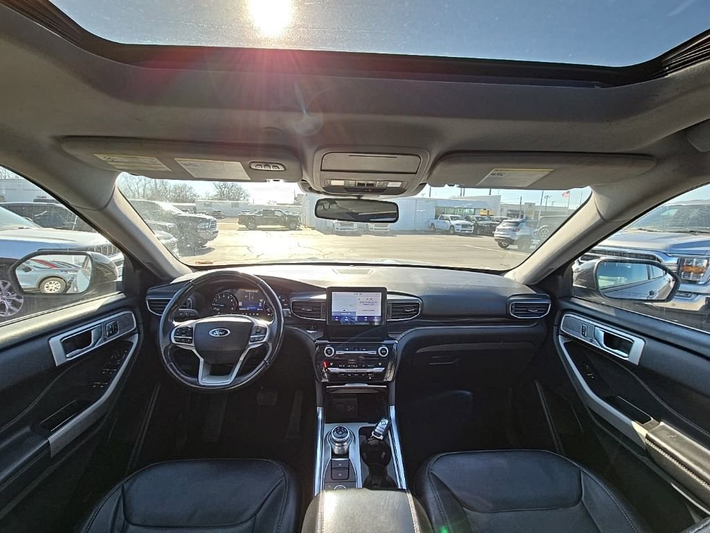 Used 2021 Ford Explorer Limited w/ Equipment Group 301A image 2