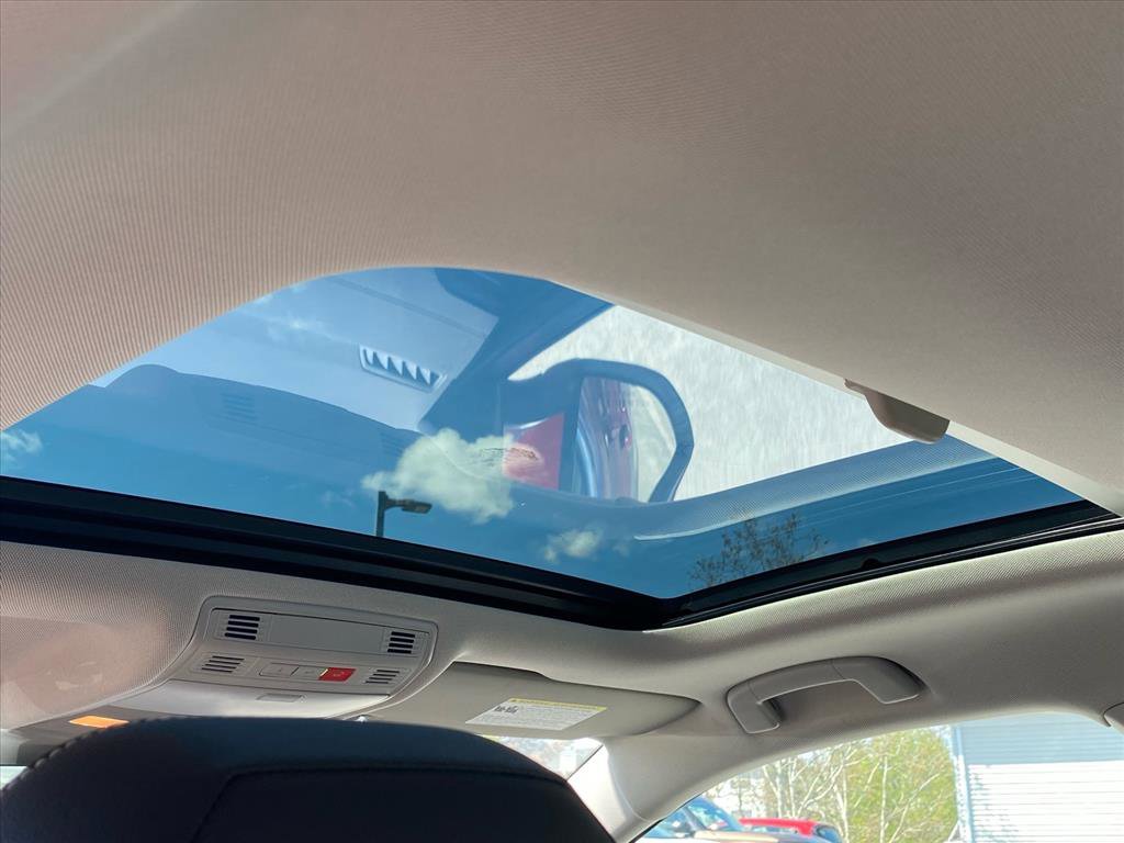 Certified 2023 Volkswagen Jetta SE w/ Panoramic Sunroof Package image 19