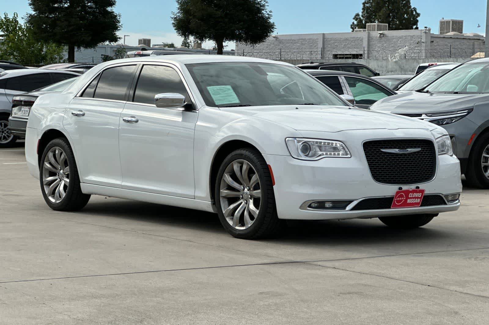 Used 2019 Chrysler 300 Limited RWD image 10