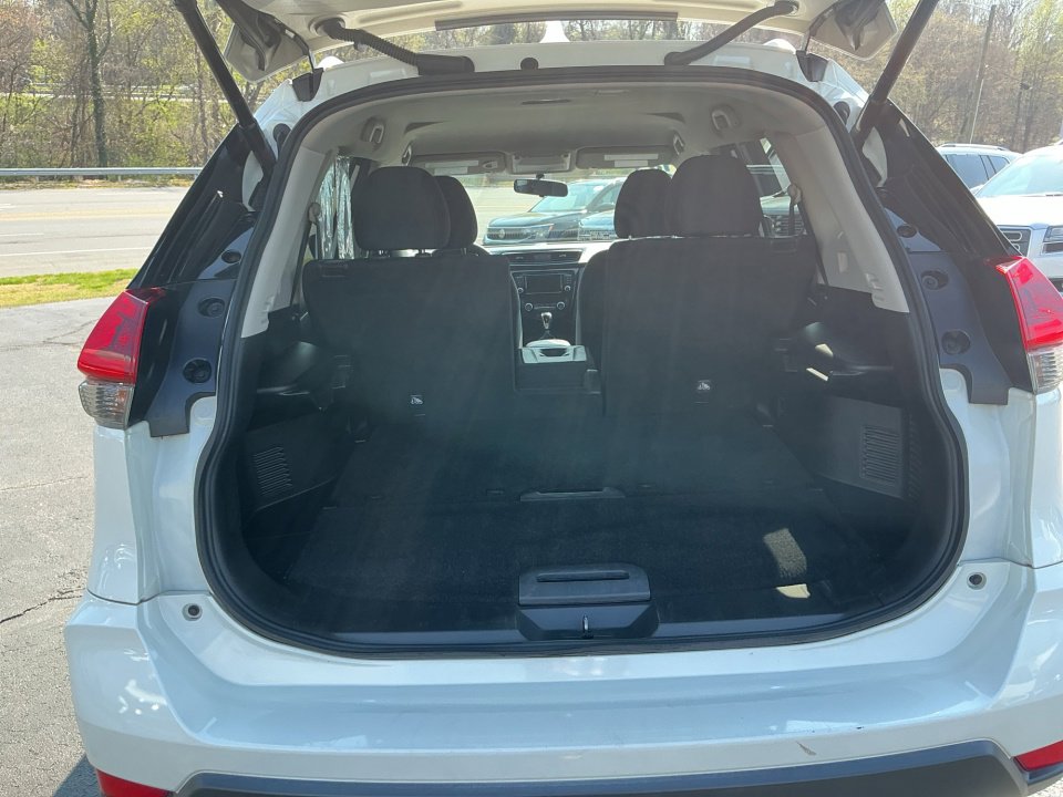 Used 2018 Nissan Rogue SV image 19