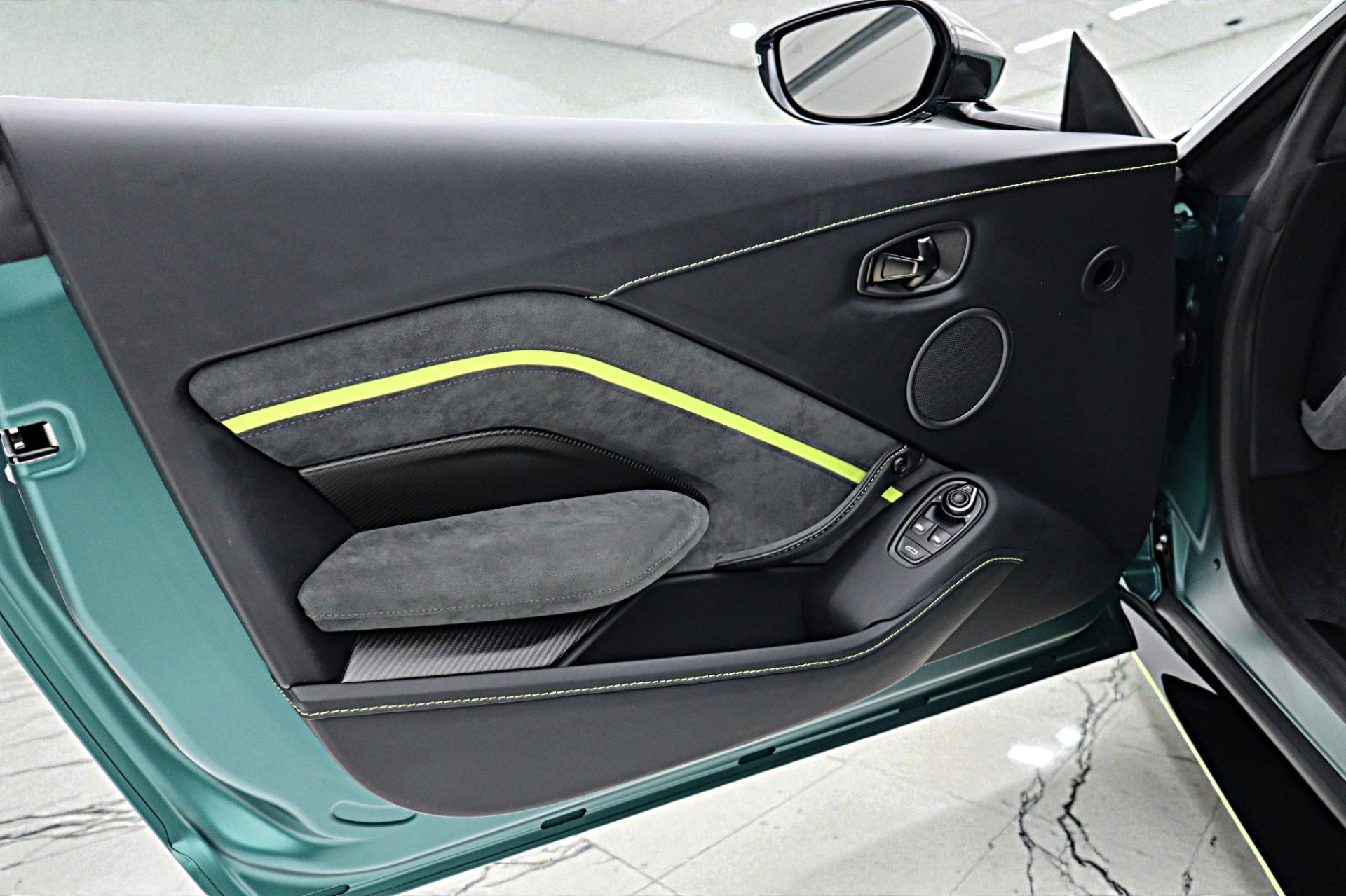 Used 2023 Aston Martin V8 Vantage Coupe image 48