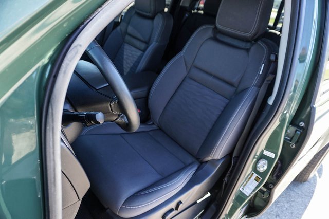 Used 2024 Nissan Frontier SV w/ SV Convenience Package image 16