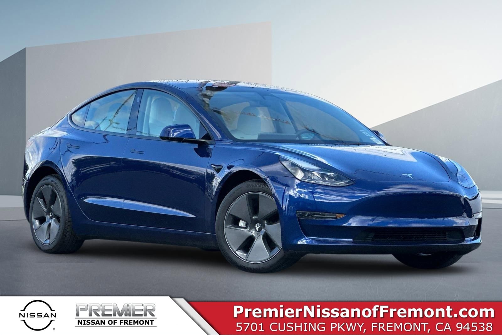 Used 2023 Tesla Model 3 Standard Range image 1