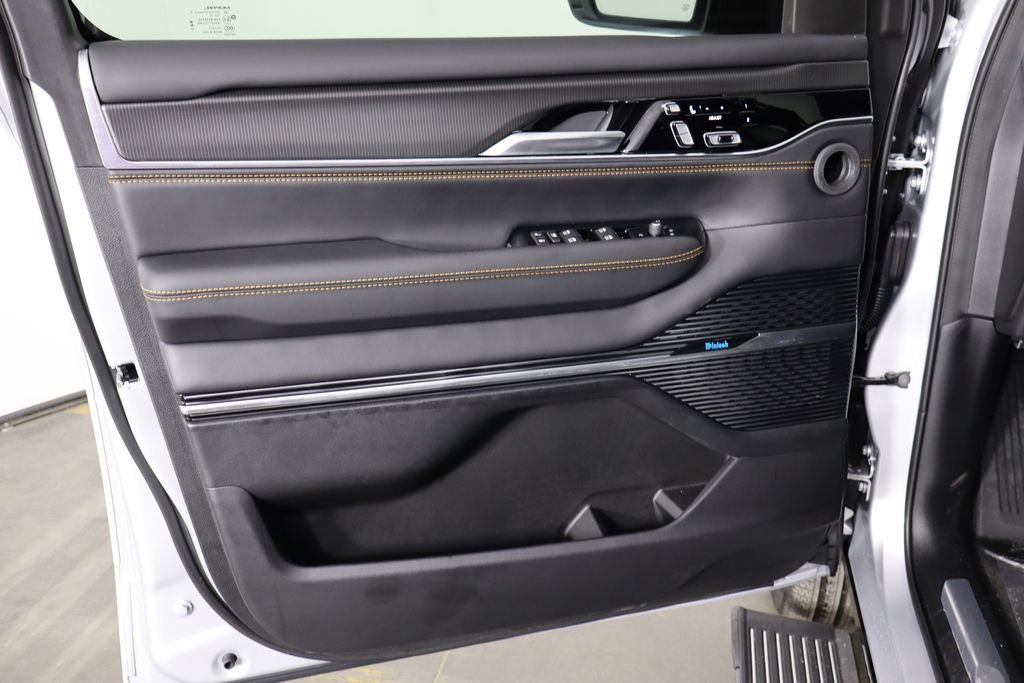 New 2026 Jeep Grand Wagoneer L Summit AWD/4WD image 21