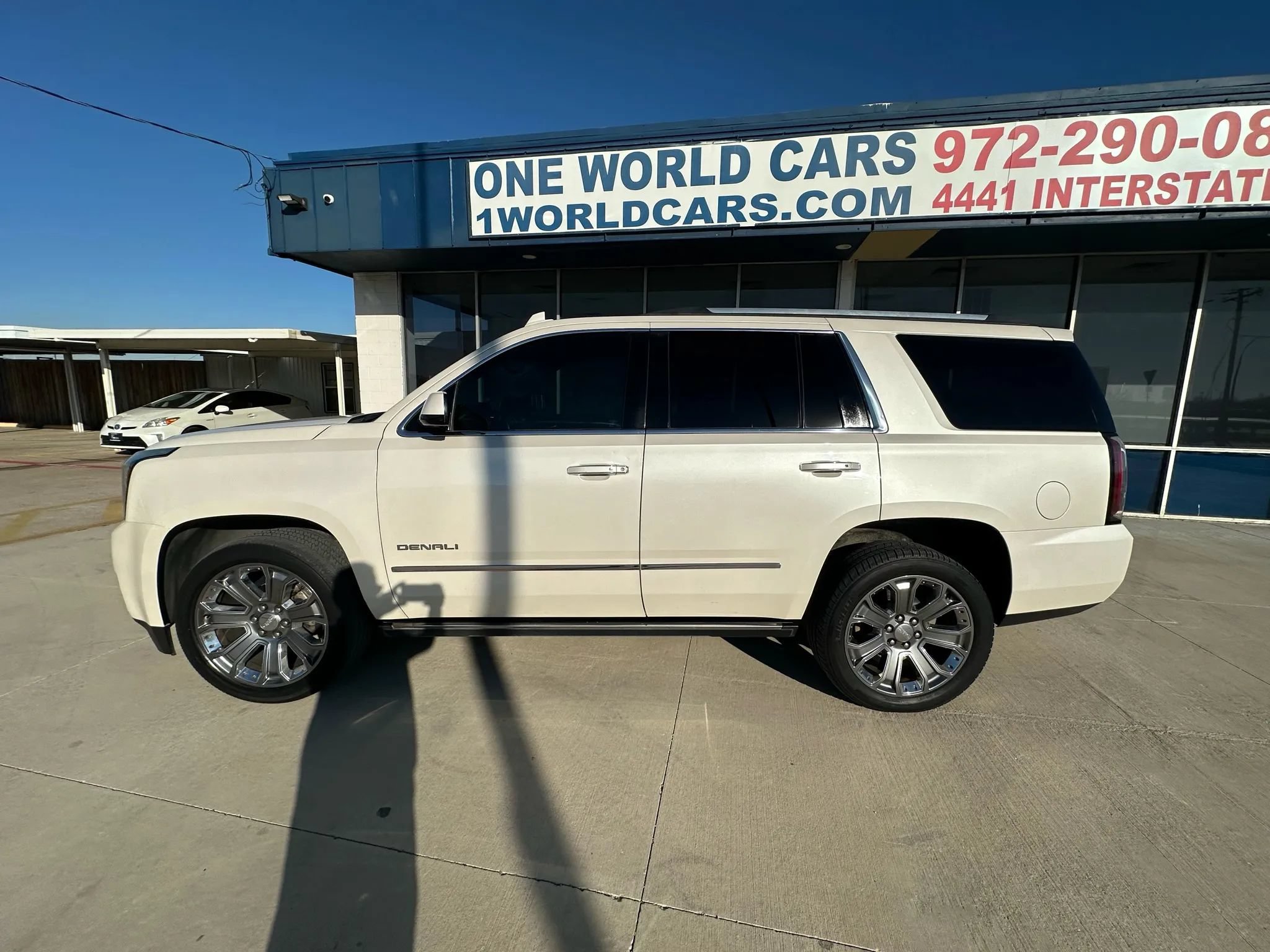 Used 2015 GMC Yukon Denali w/ Premium Package AWD/4WD image 2