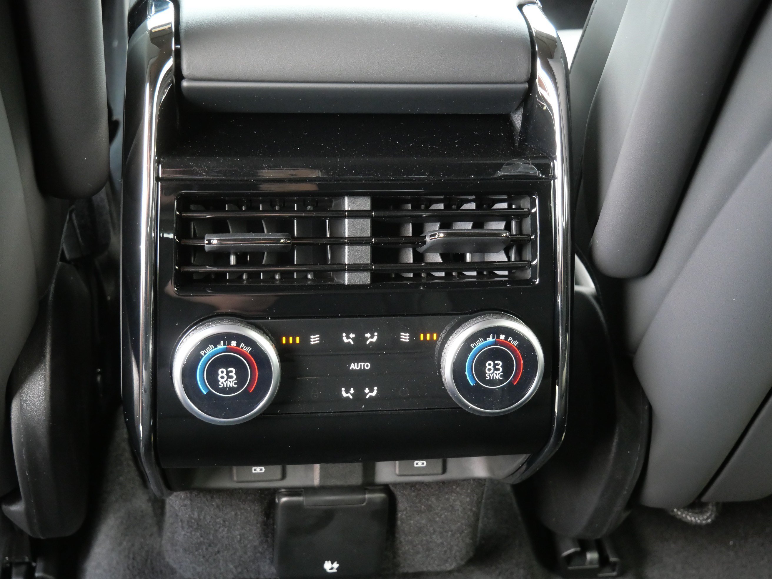New 2026 Land Rover Range Rover Sport Dynamic SE AWD/4WD image 7