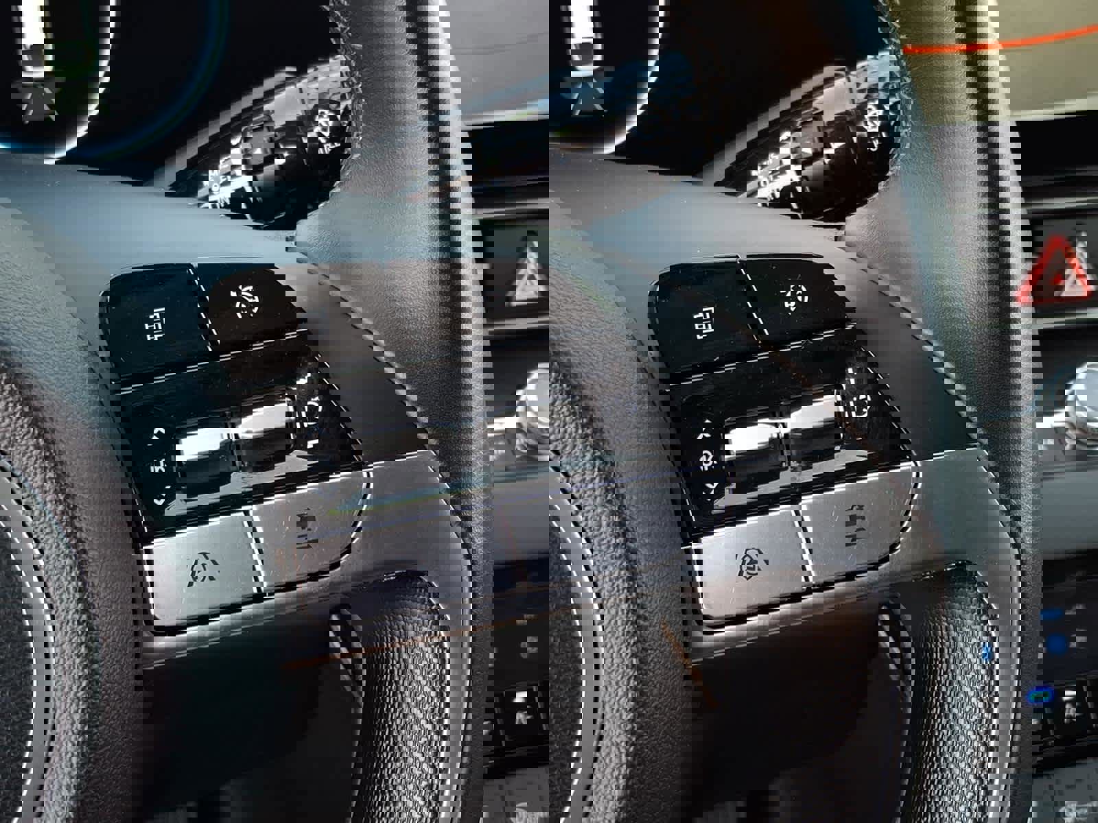 Used 2023 Hyundai Elantra Limited image 40