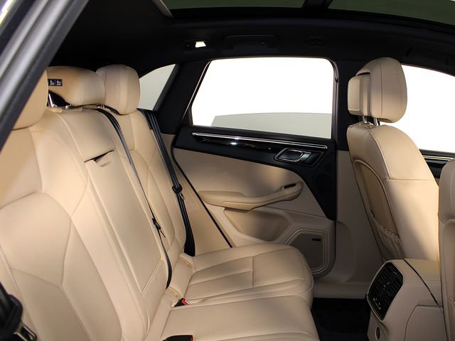 Used 2025 Porsche Macan image 23
