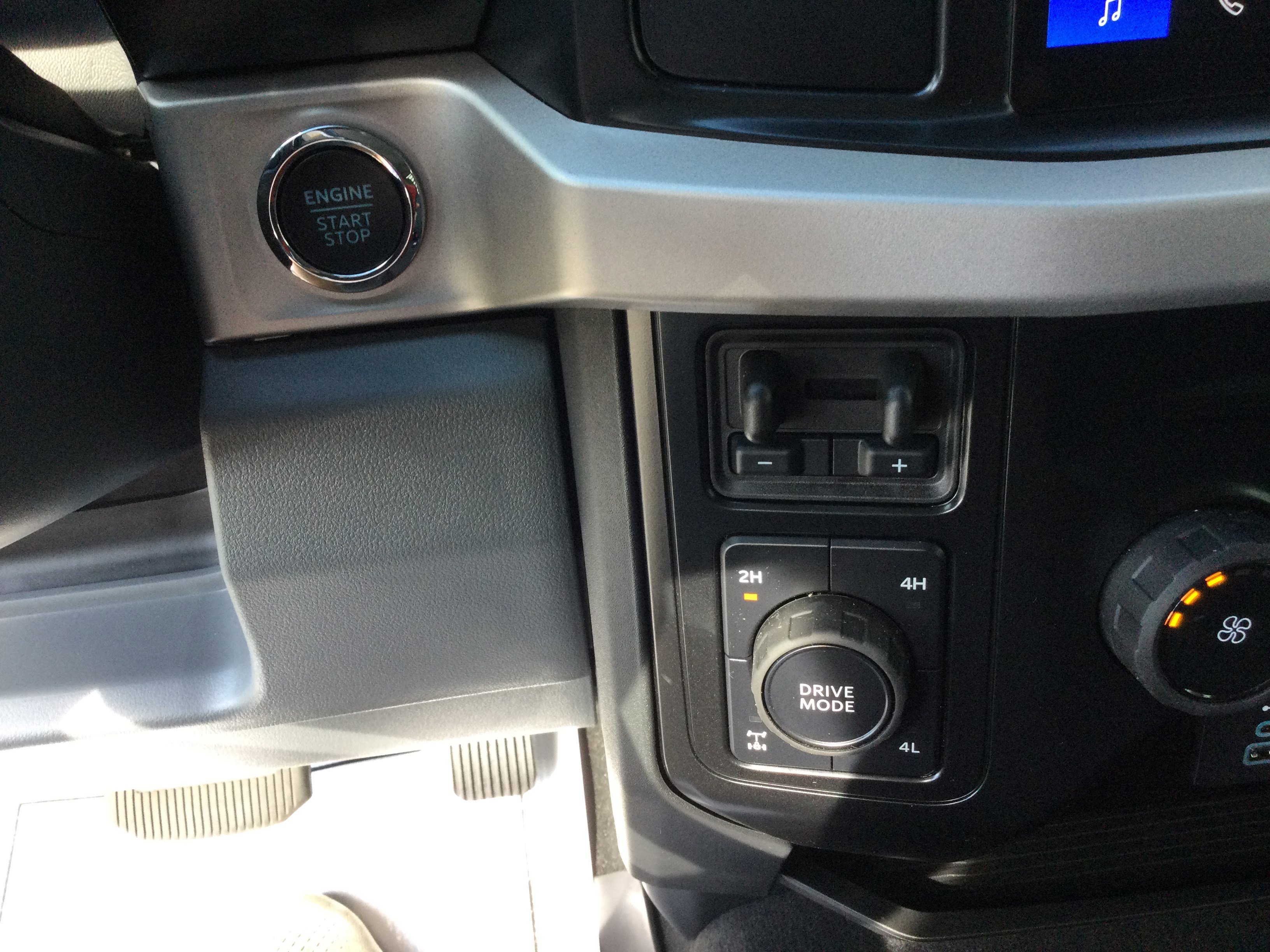 New 2026 Ford F350 XLT w/ XLT Premium Package image 15