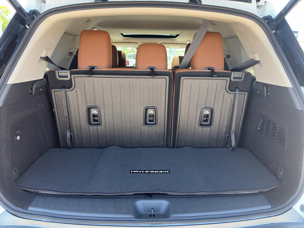 New 2026 Nissan Pathfinder Platinum w/ Cargo Package FWD image 24