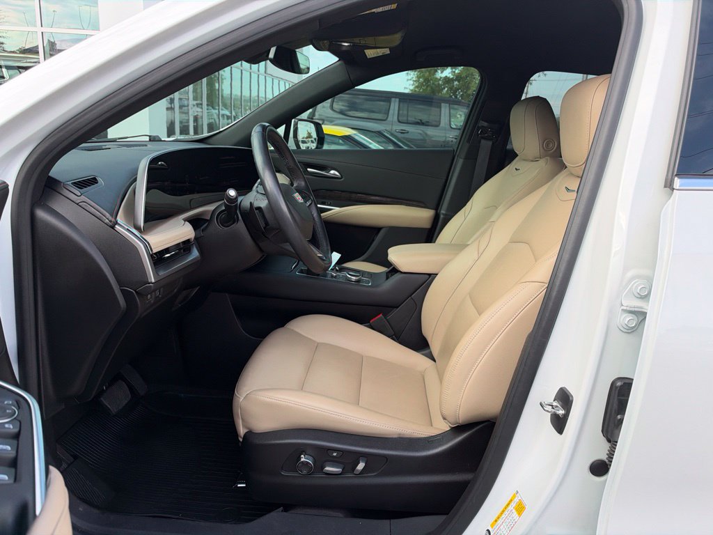 Used 2024 Cadillac XT4 Premium Luxury FWD image 12