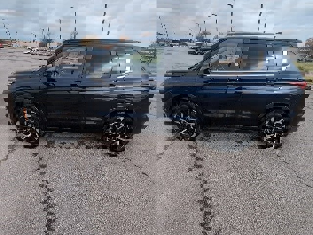 Used 2024 Mitsubishi Outlander SE image 7