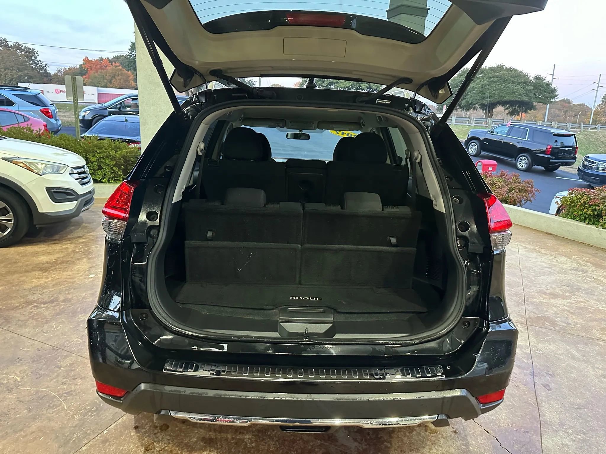 Used 2017 Nissan Rogue SV w/ SV Premium Package image 26