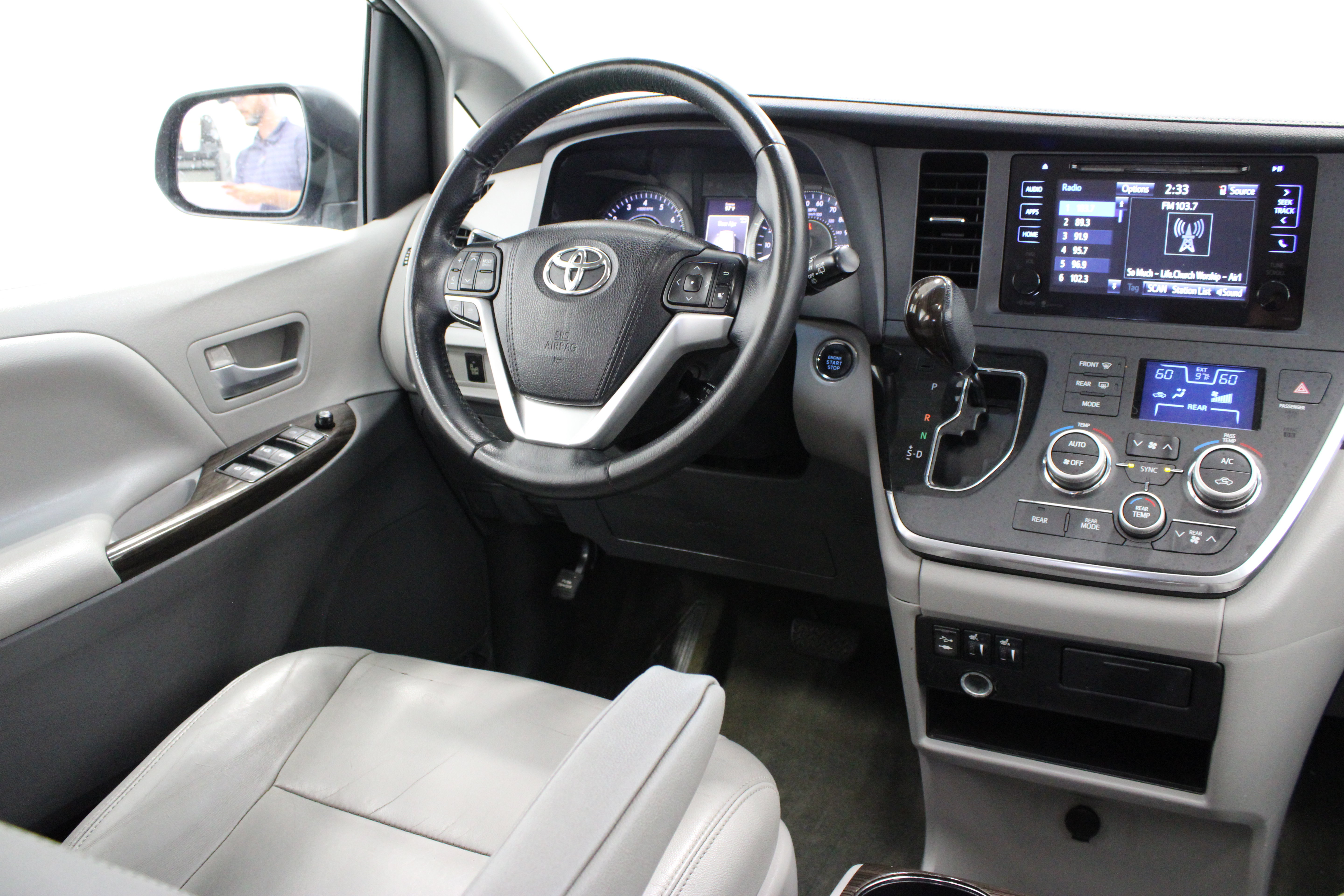 Used 2015 Toyota Sienna XLE AWD/4WD image 31