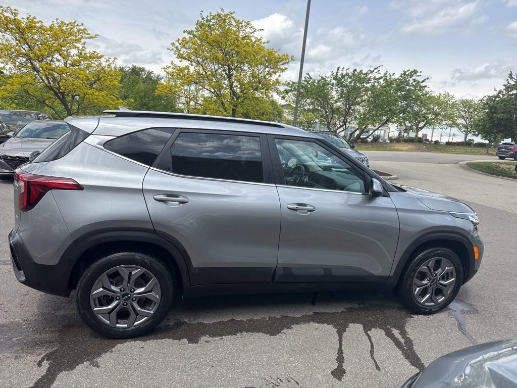 Used 2024 Kia Seltos S AWD/4WD image 2