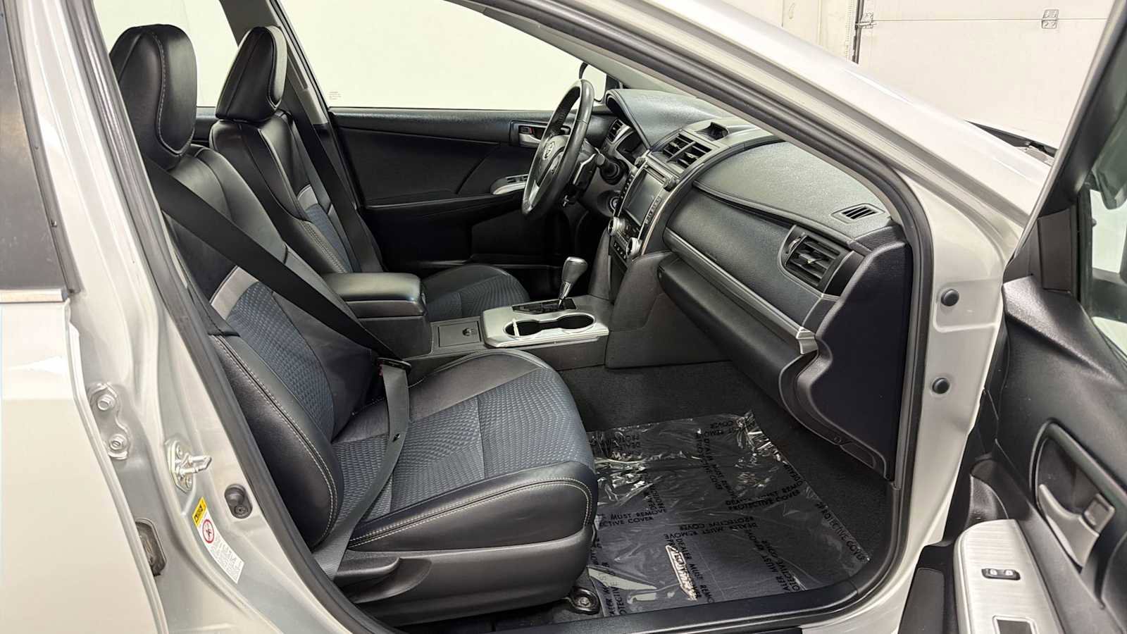 Used 2014 Toyota Camry SE image 28