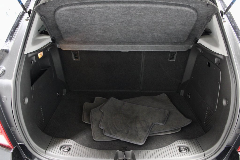 Used 2020 Chevrolet Trax LT w/ Redline Edition image 13