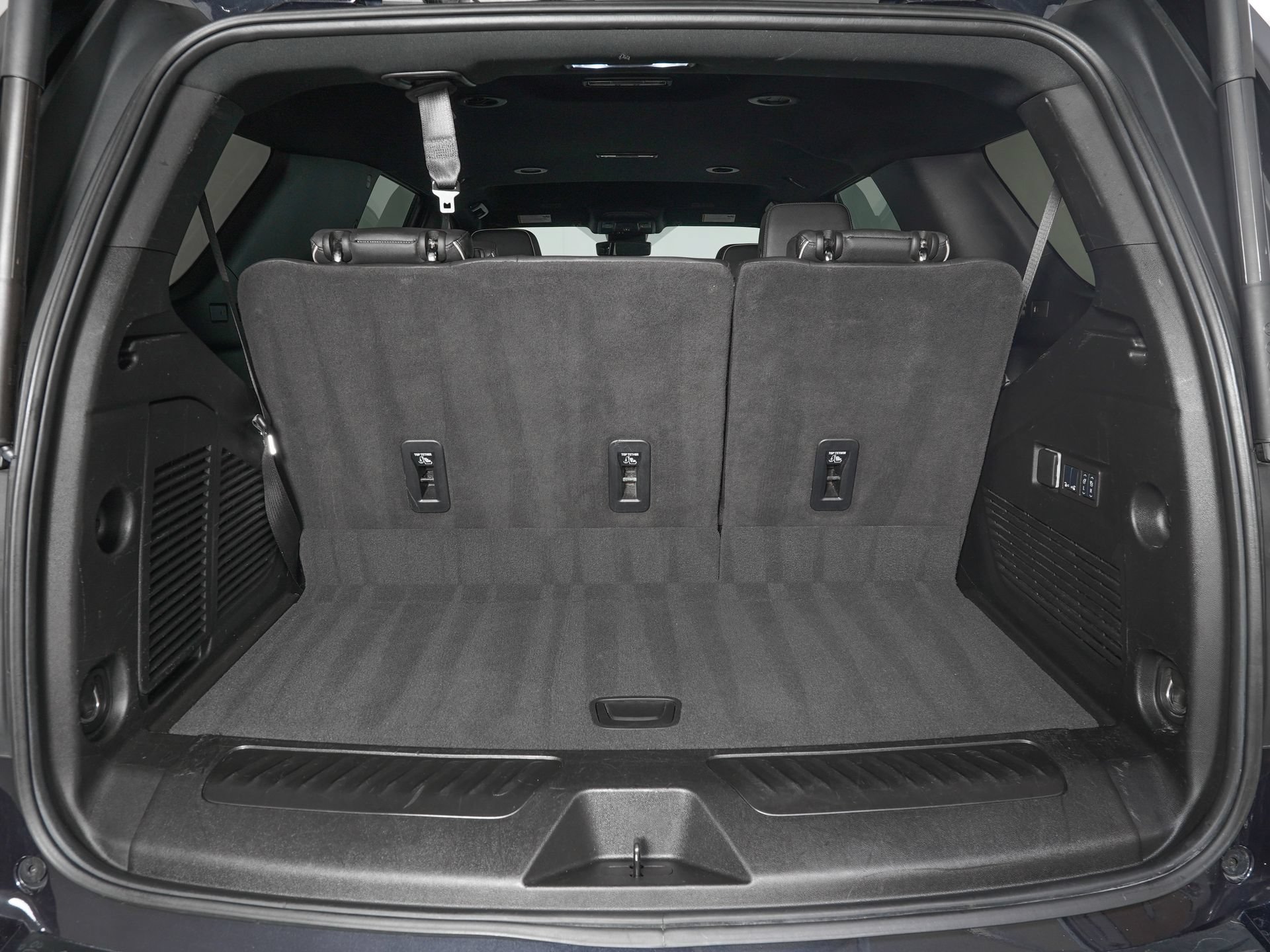 Used 2025 GMC Yukon Elevation AWD/4WD image 12