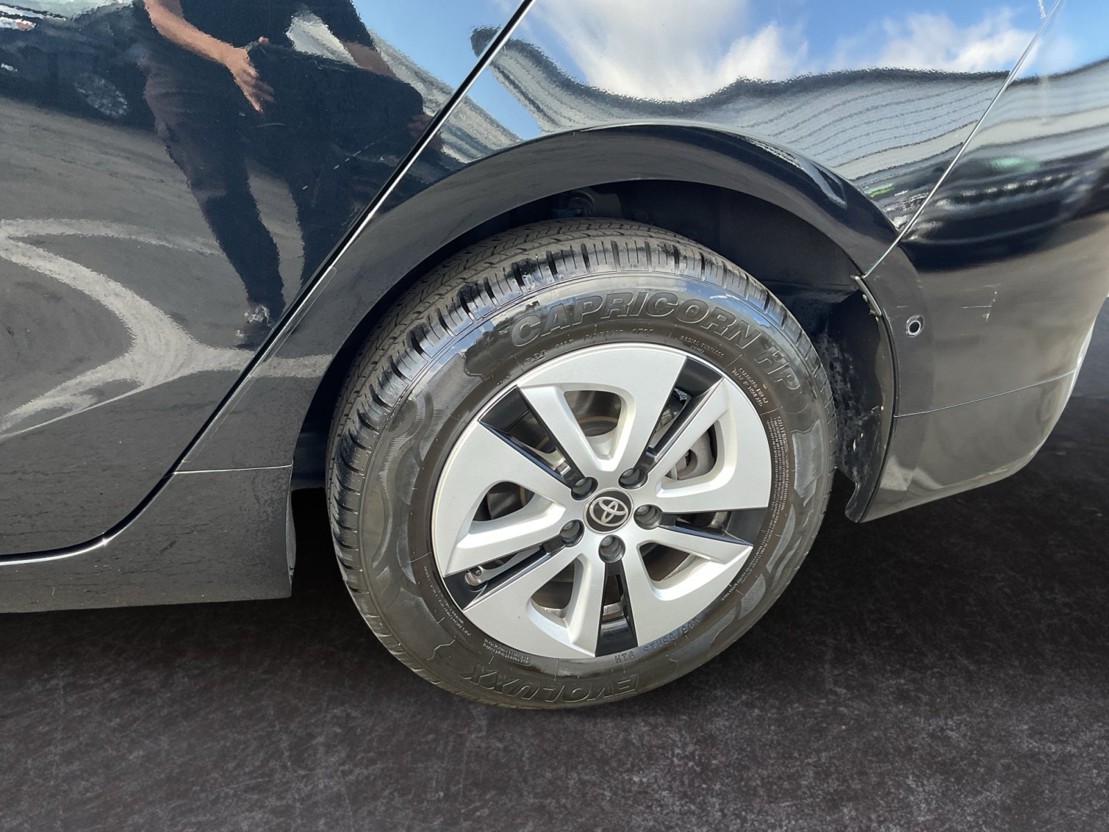 Used 2017 Toyota Prius Three FWD image 9