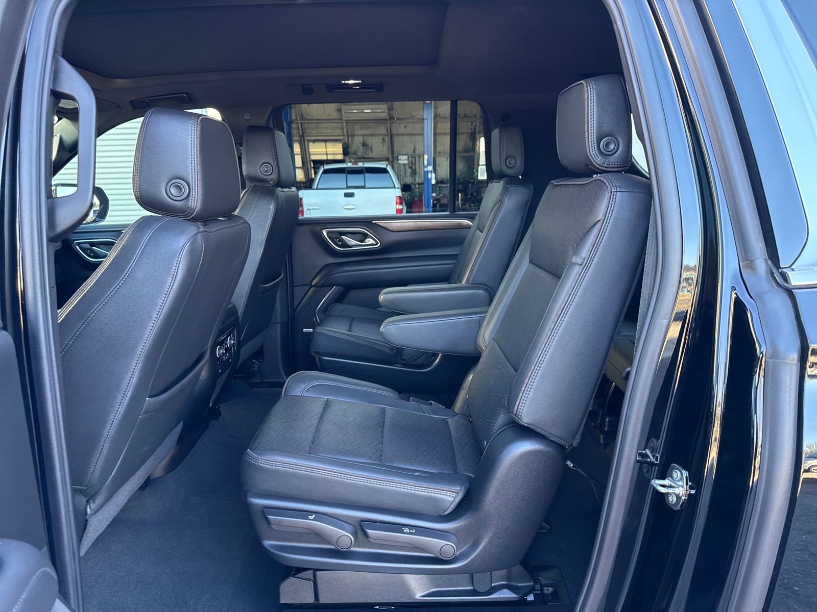 Used 2024 Chevrolet Suburban High Country image 25