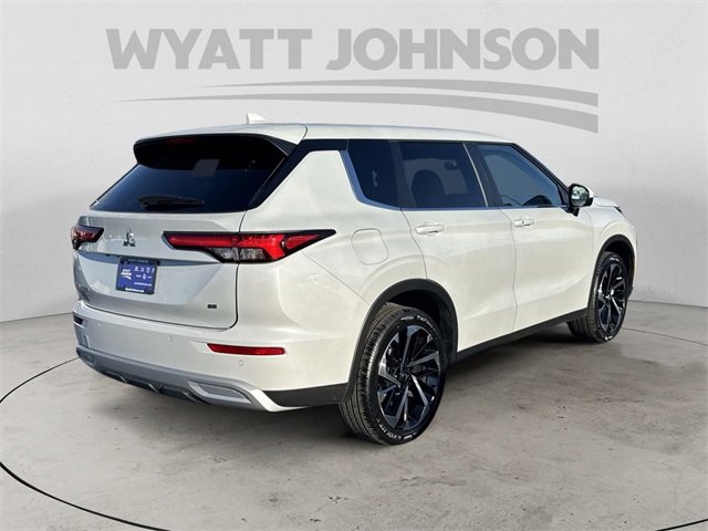 Used 2024 Mitsubishi Outlander SE image 5