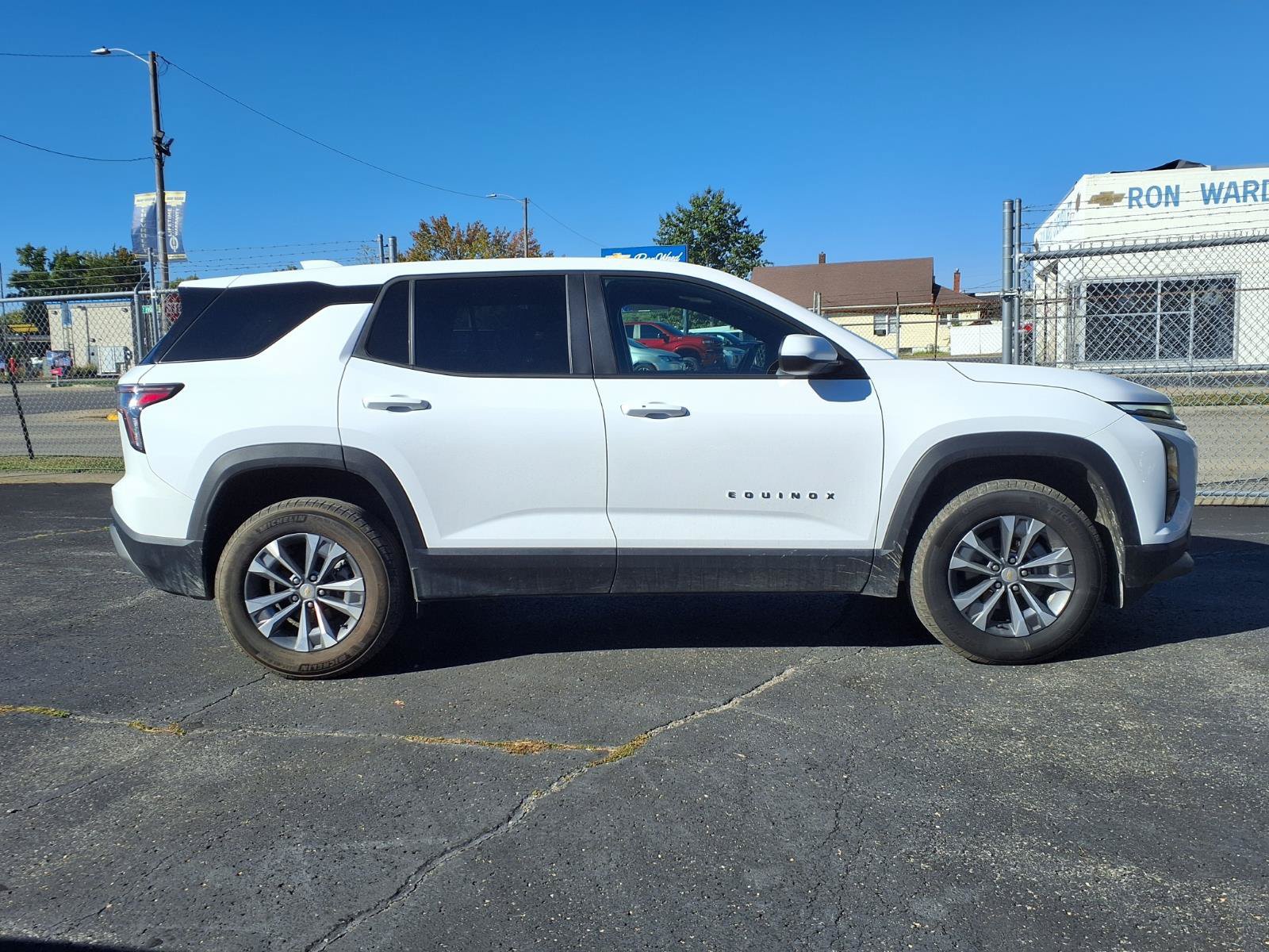 Used 2026 Chevrolet Equinox LT AWD/4WD image 8