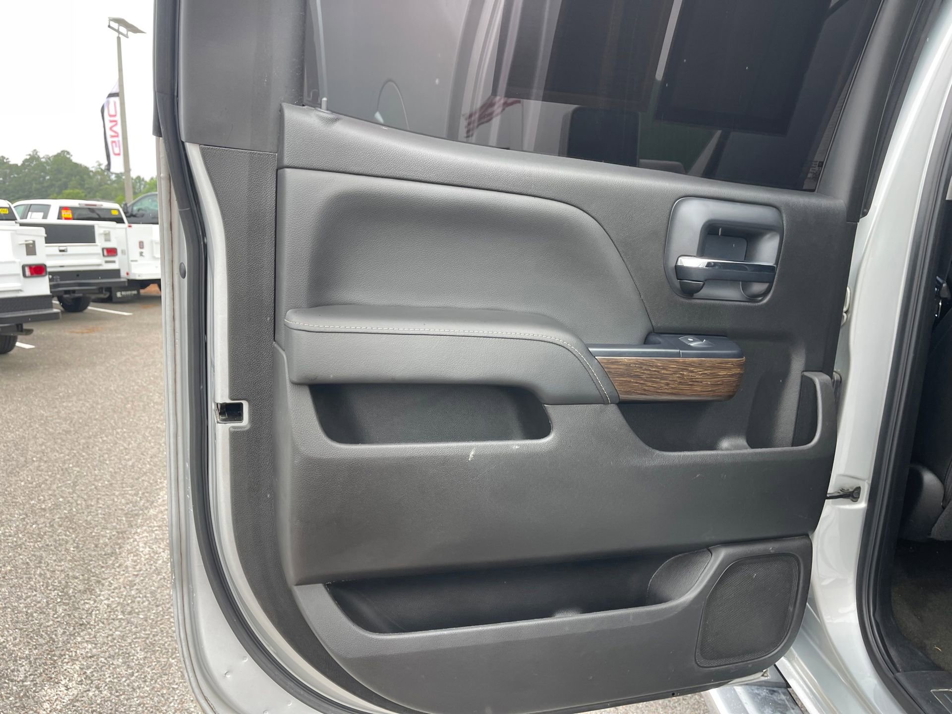 Used 2018 GMC Sierra 2500 Denali w/ Duramax Plus Package AWD/4WD image 19
