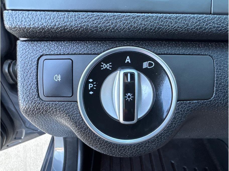 Used 2011 Mercedes-Benz C 300 4MATIC Sedan image 24