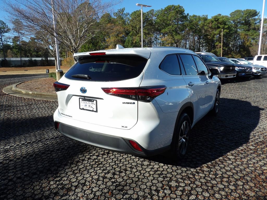 Used 2022 Toyota Highlander XLE image 5
