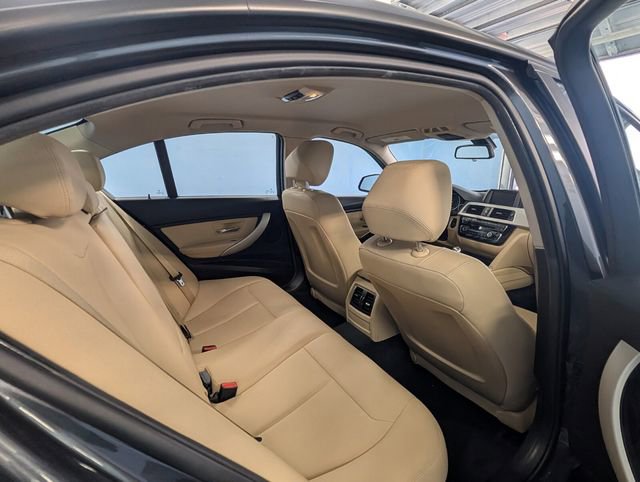 Used 2018 BMW 320i Sedan image 12