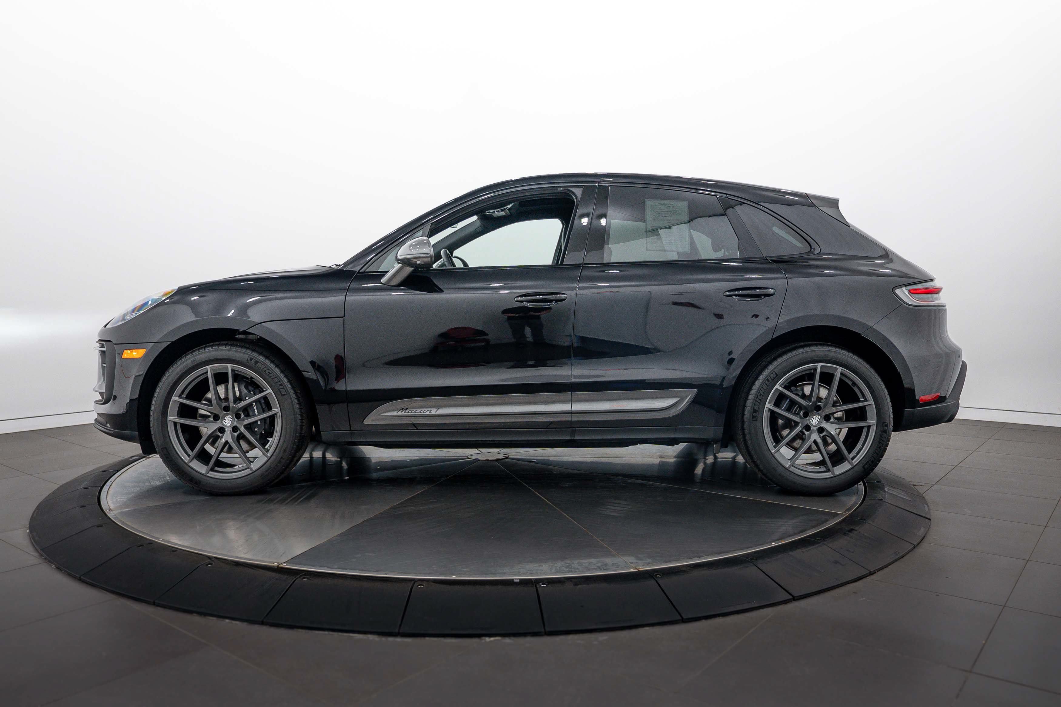 Certified 2026 Porsche Macan Turbo AWD/4WD image 2