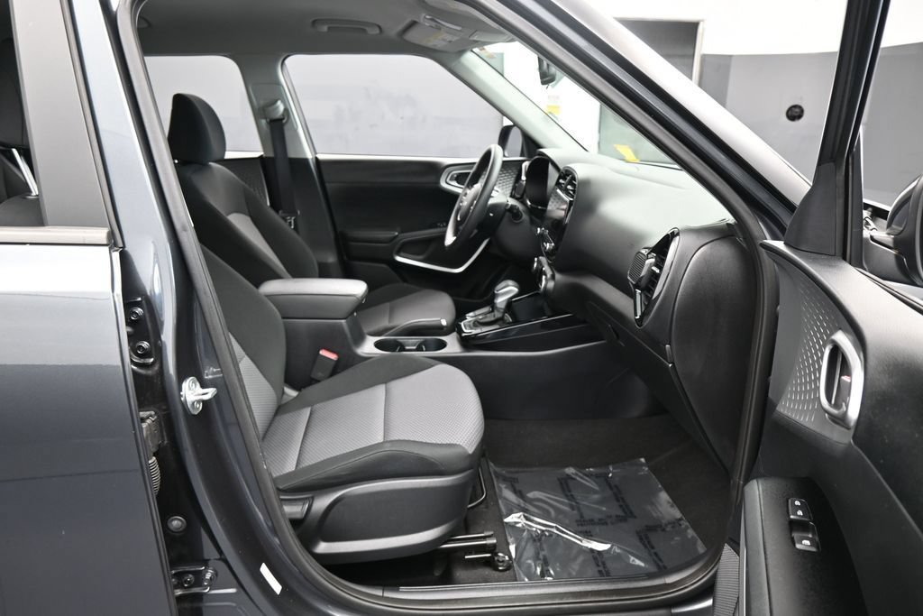 Used 2024 Kia Soul S FWD image 39