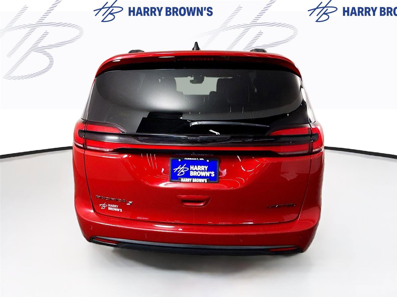 Used 2025 Chrysler Pacifica Limited image 32