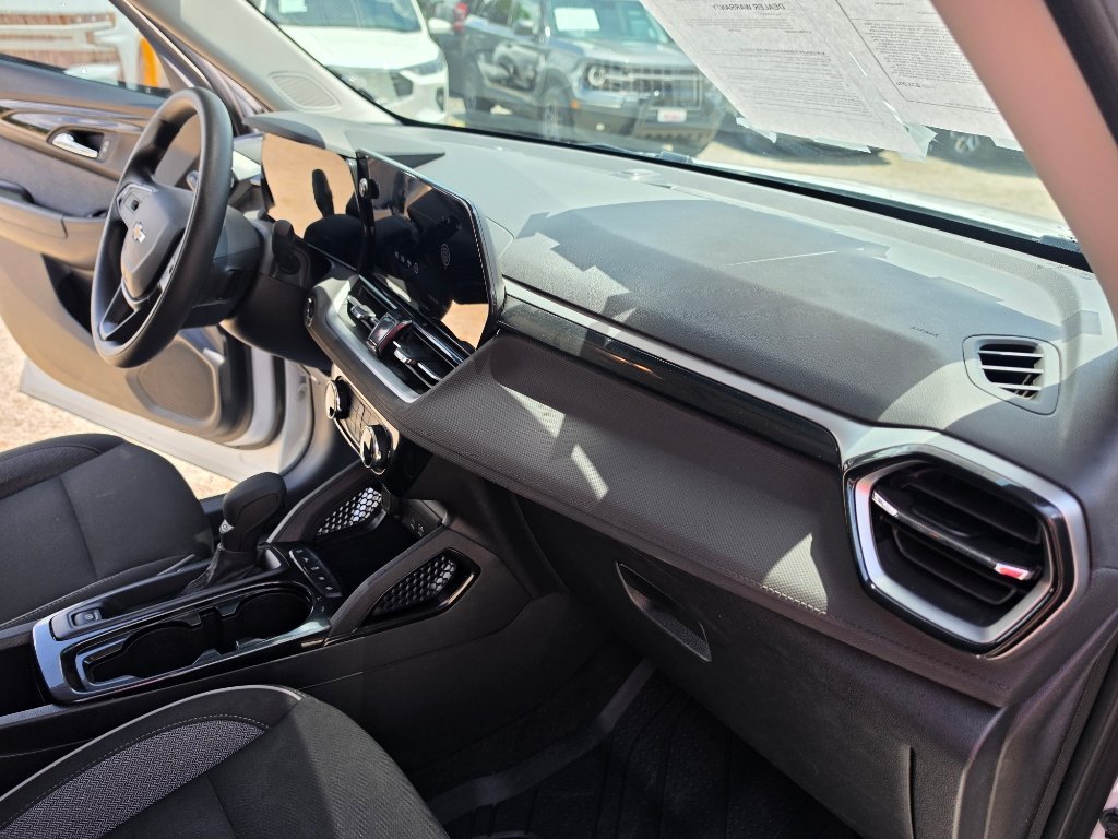 Used 2024 Chevrolet TrailBlazer LT w/ Driver Confidence Package FWD image 12